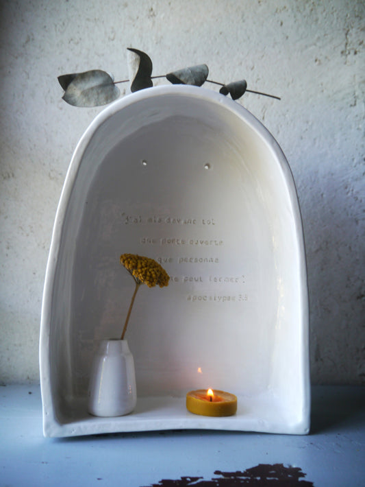 Autel suspendu: "J'ai mis devant toi une porte ouverte que personne ne peut fermer." Apocalypse 3.8