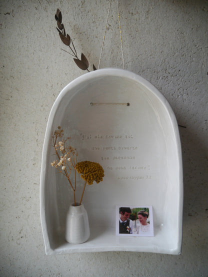 Autel suspendu: "J'ai mis devant toi une porte ouverte que personne ne peut fermer." Apocalypse 3.8